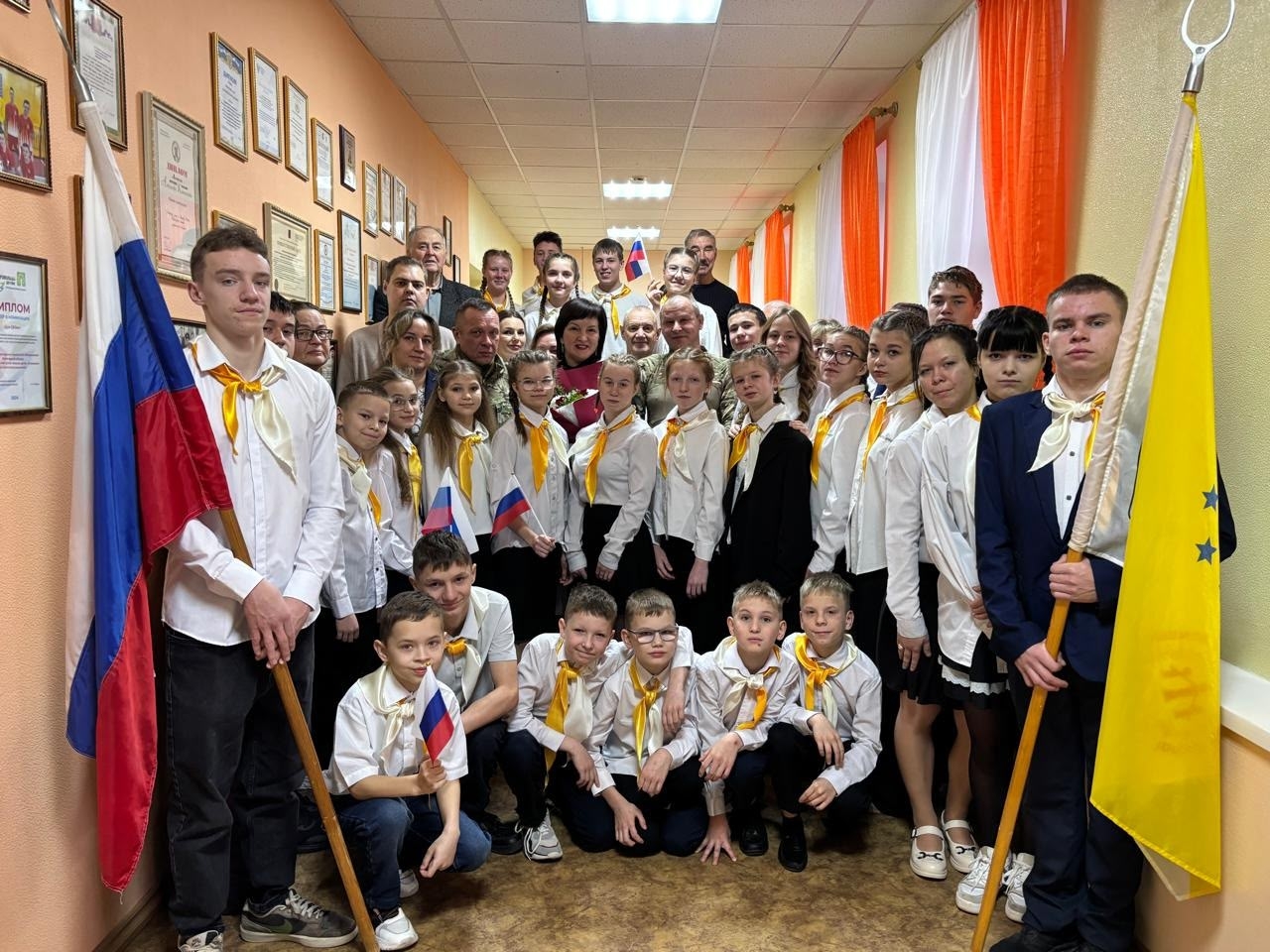 День народного единства открываем торжественной линейкой