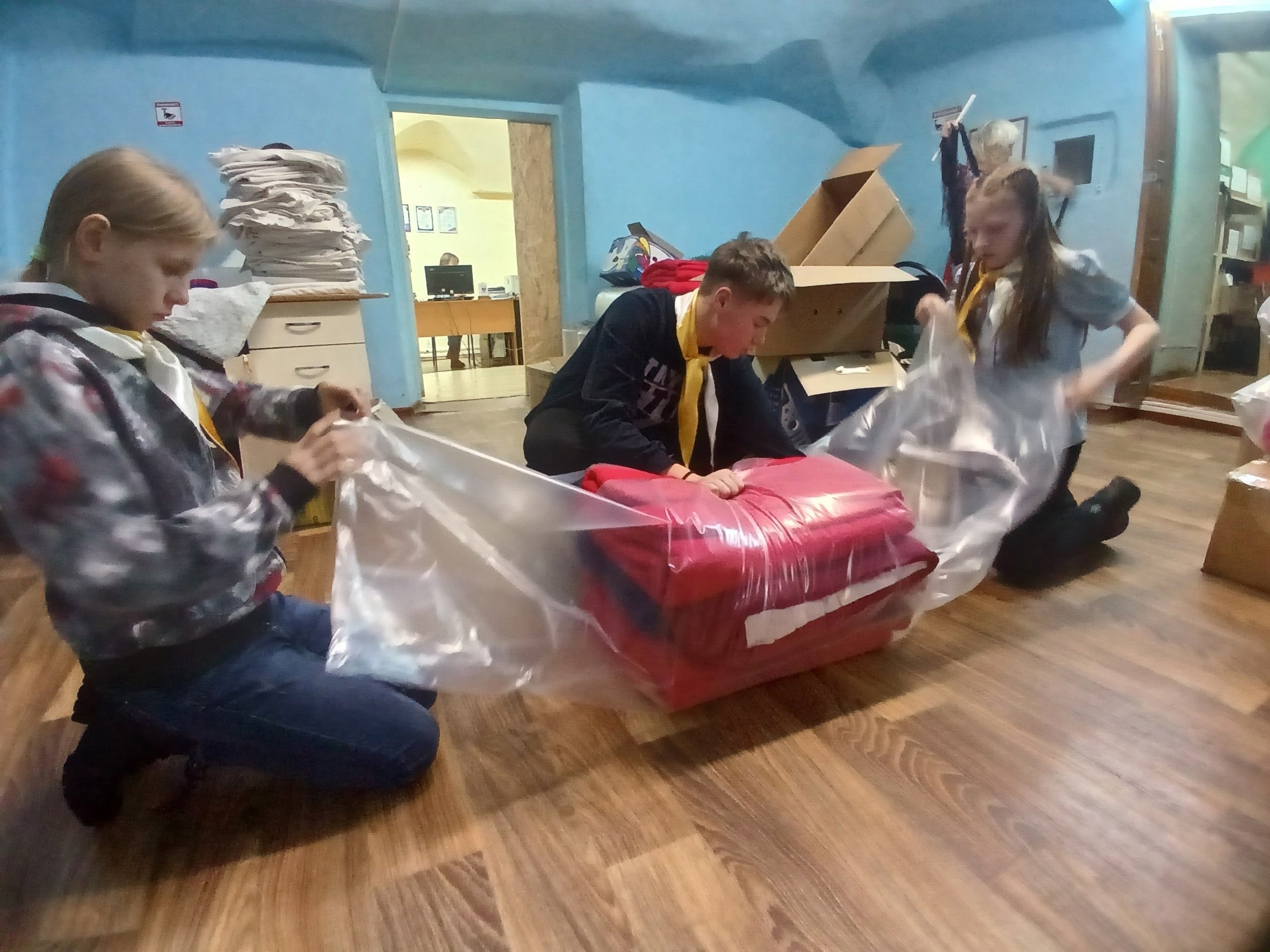 СВОИХ НЕ БРОСАЕМ